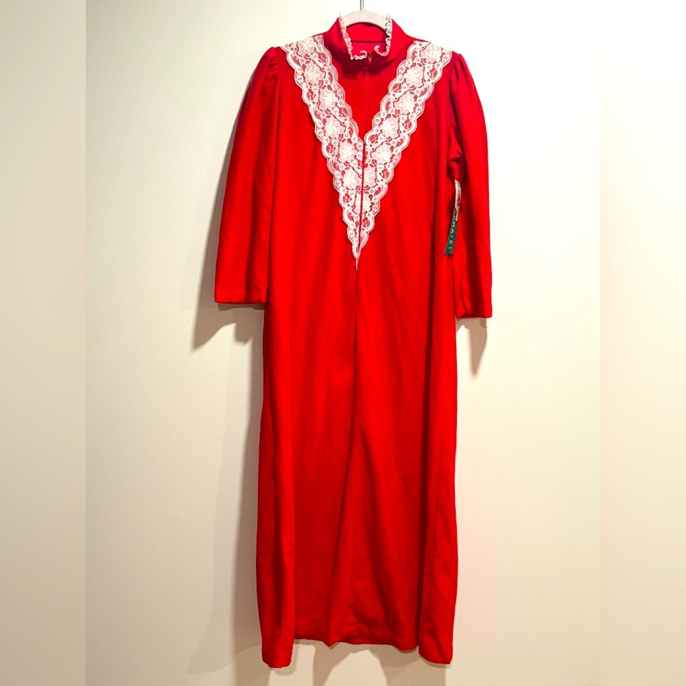 Vintage NWT Red Velour Lace Robe/Gown Size M